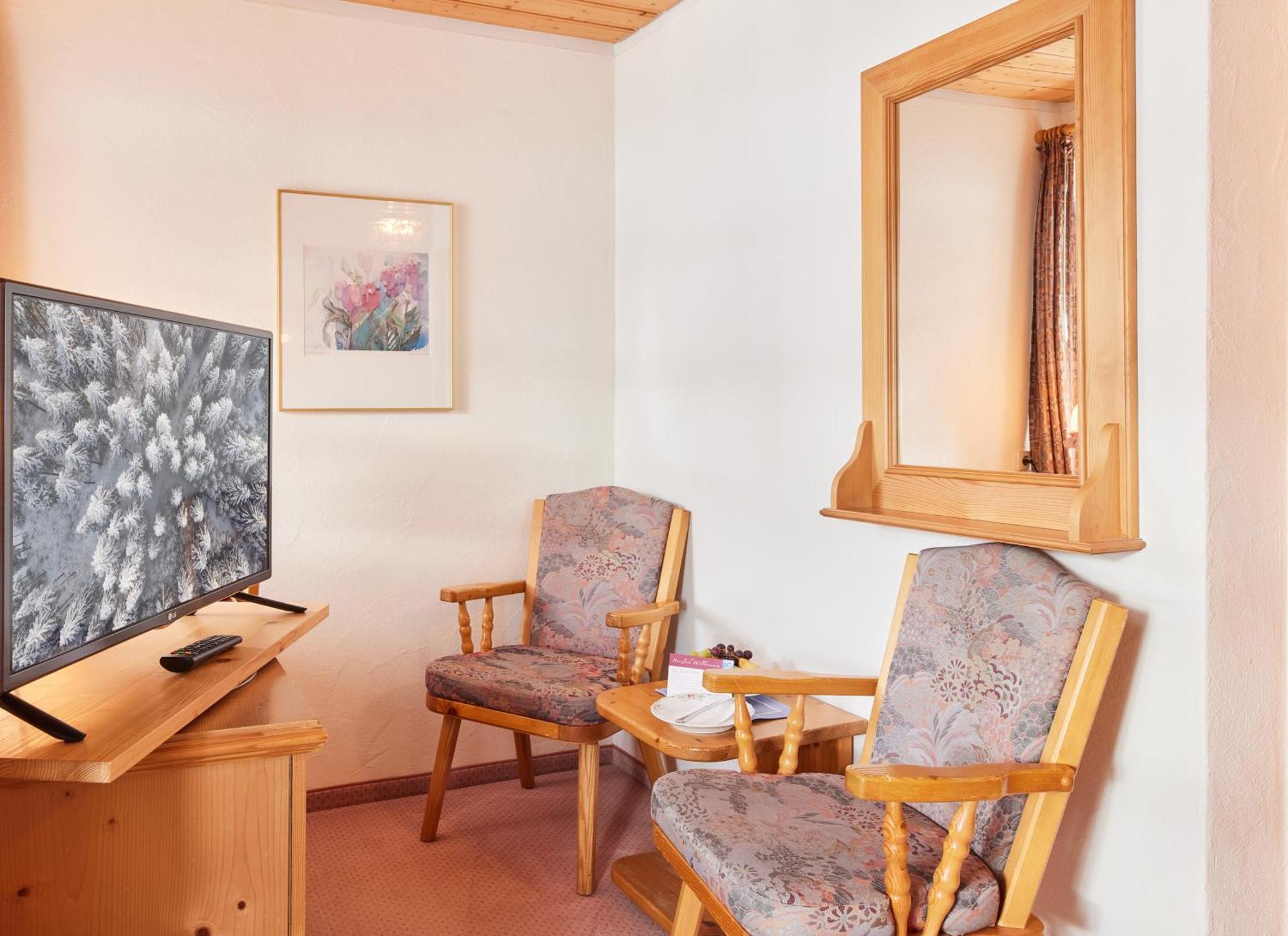 Hotel Sonne Post Mit Schwimmbad Titisee-Neustadt Zewnętrze zdjęcie